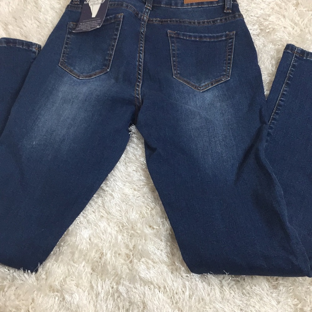 Size 3 Butt lifting Jeans - Picture 3 of 6